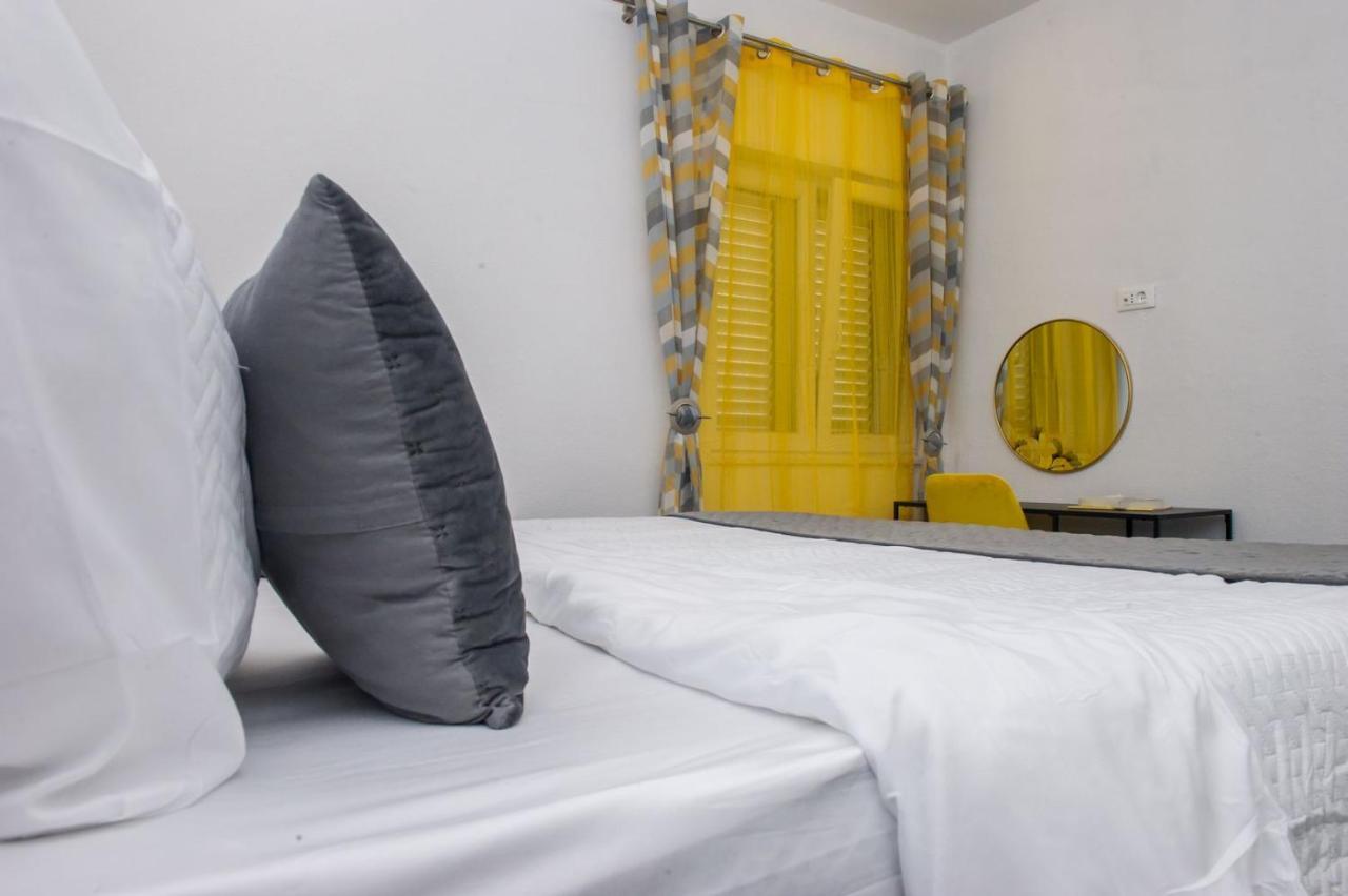 Apartment Lux Elba Kaštela Exteriör bild