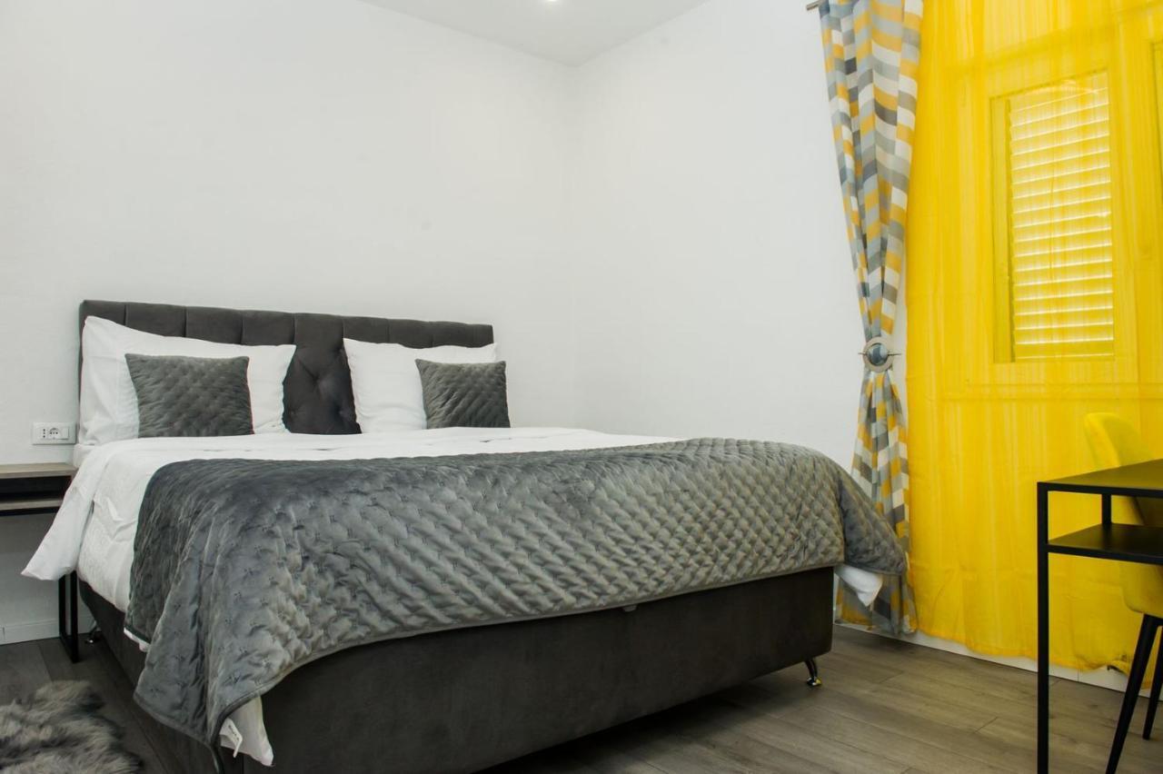Apartment Lux Elba Kaštela Exteriör bild
