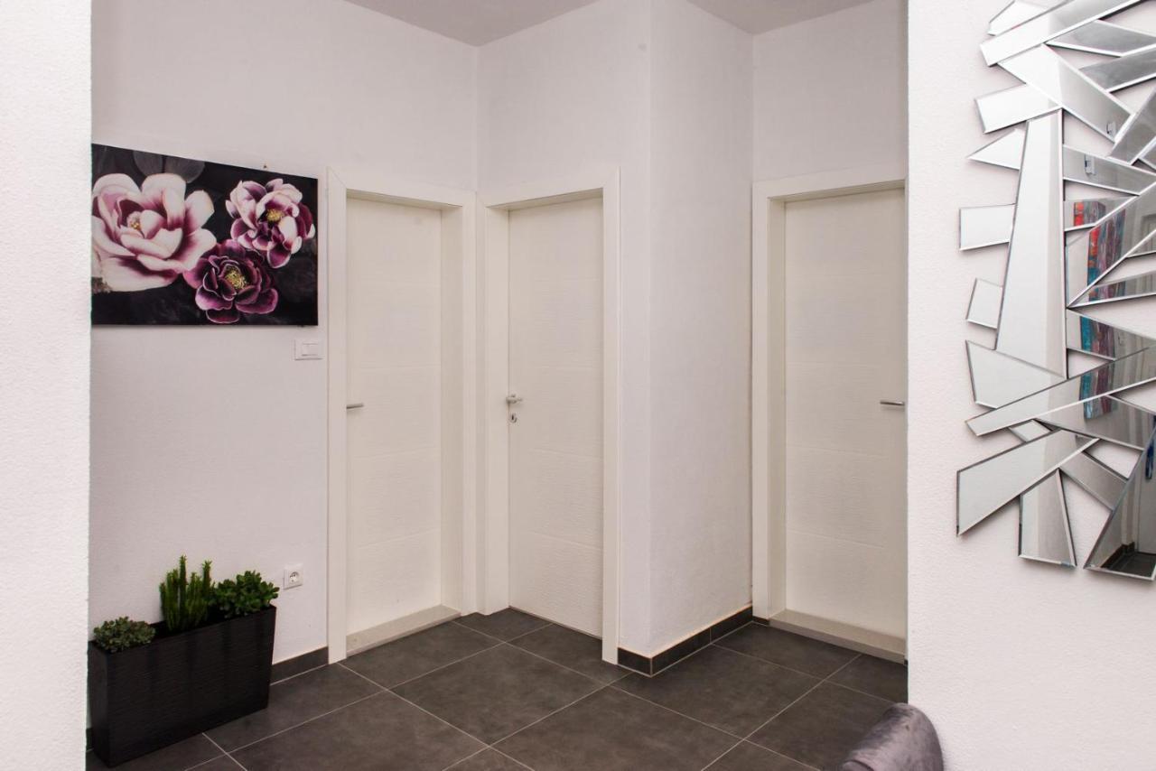 Apartment Lux Elba Kaštela Exteriör bild