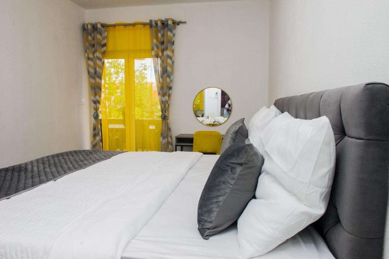 Apartment Lux Elba Kaštela Exteriör bild