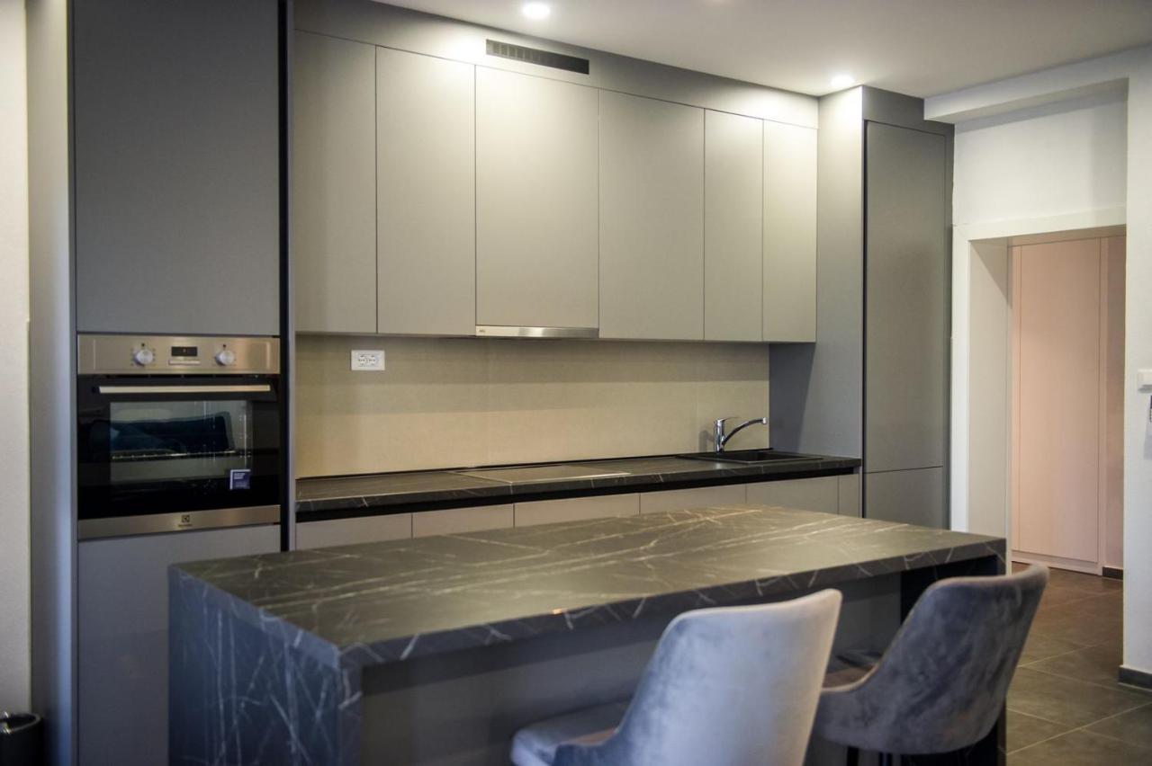Apartment Lux Elba Kaštela Exteriör bild