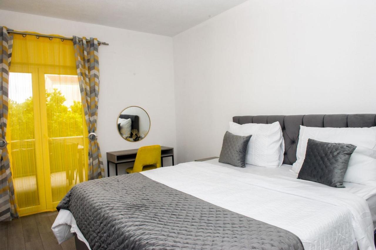Apartment Lux Elba Kaštela Exteriör bild