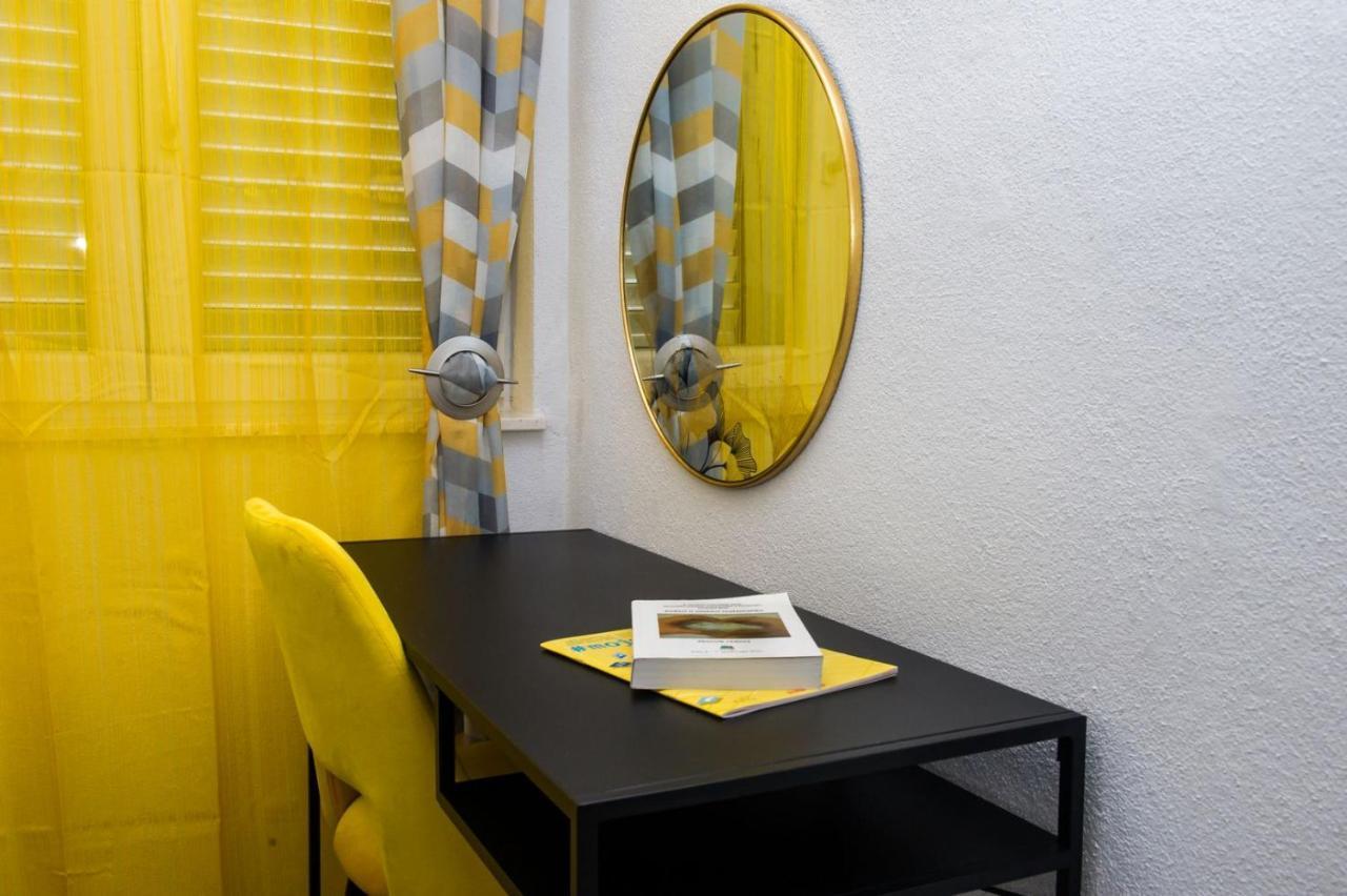 Apartment Lux Elba Kaštela Exteriör bild