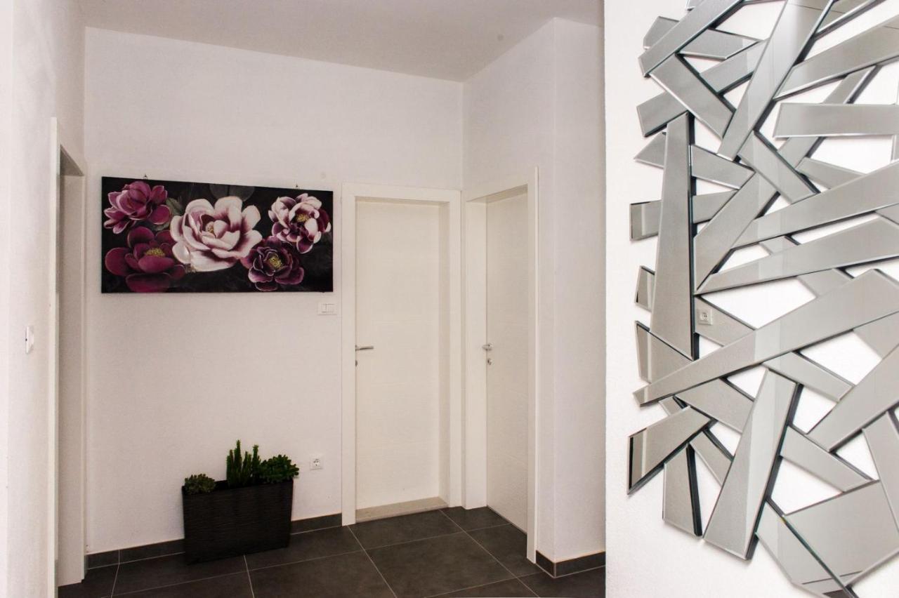 Apartment Lux Elba Kaštela Exteriör bild
